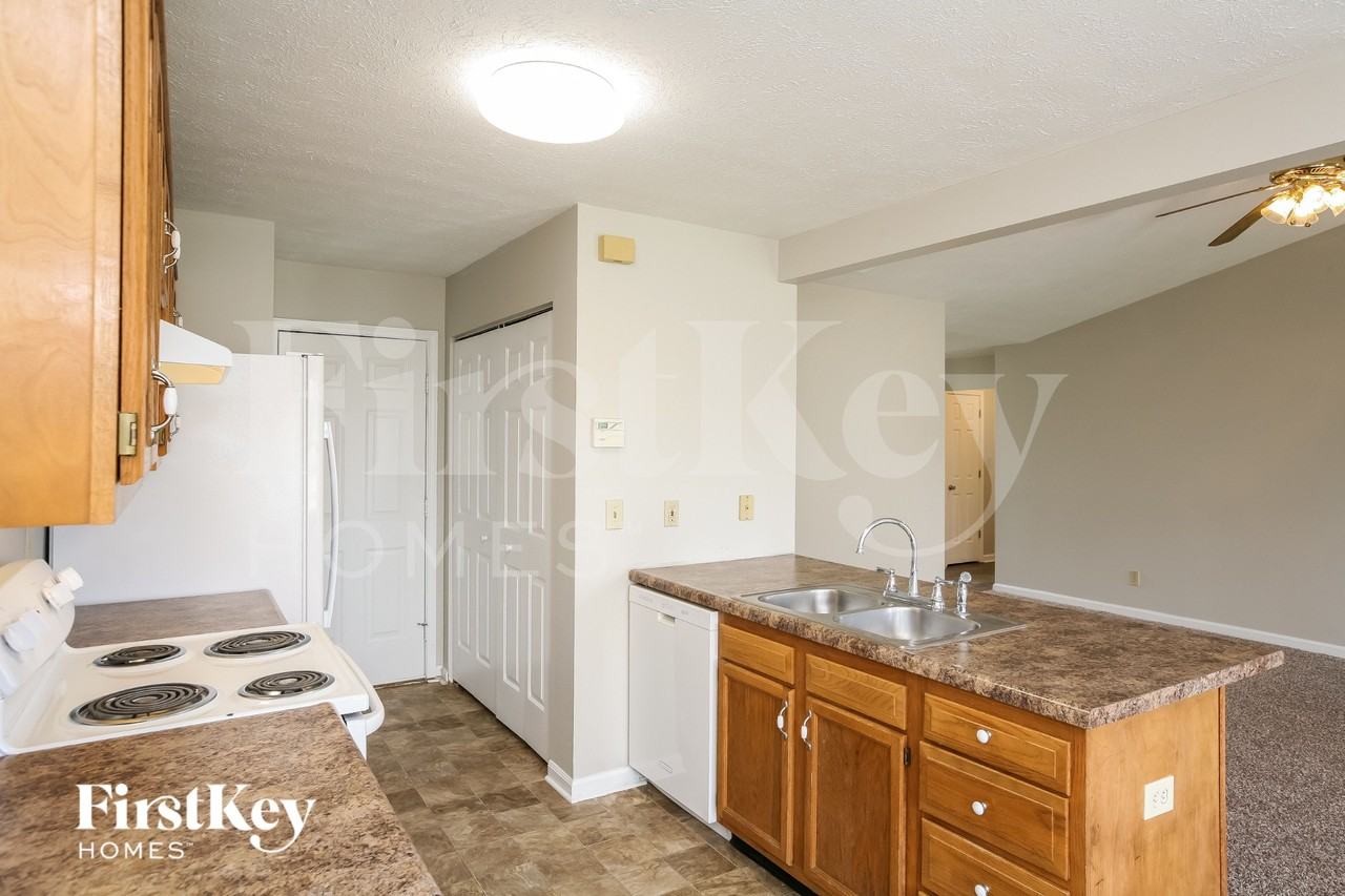 221 Westridge Blvd - Photo 7 of 16