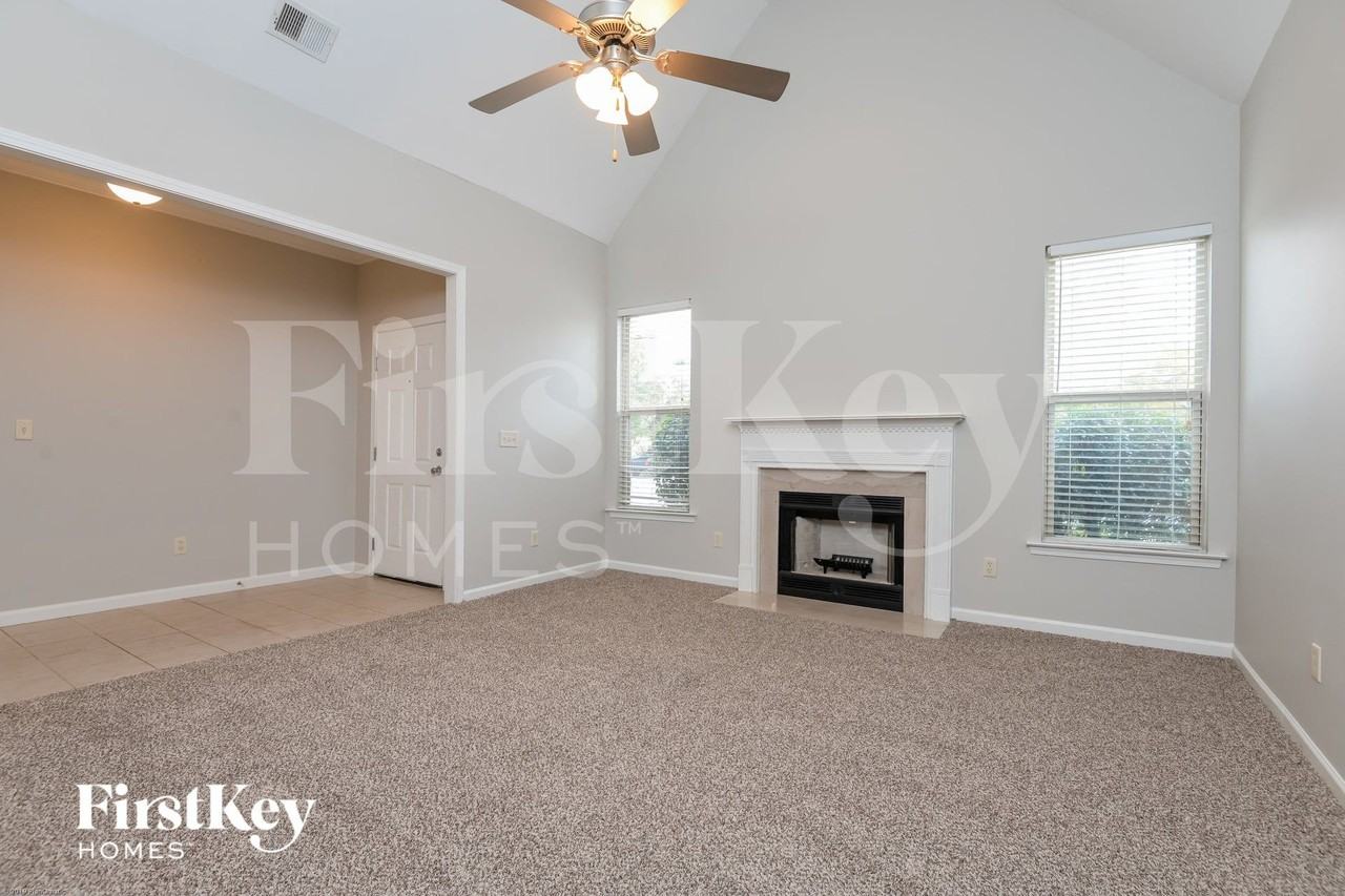 2127 Spaulding Pl - Photo 3 of 15