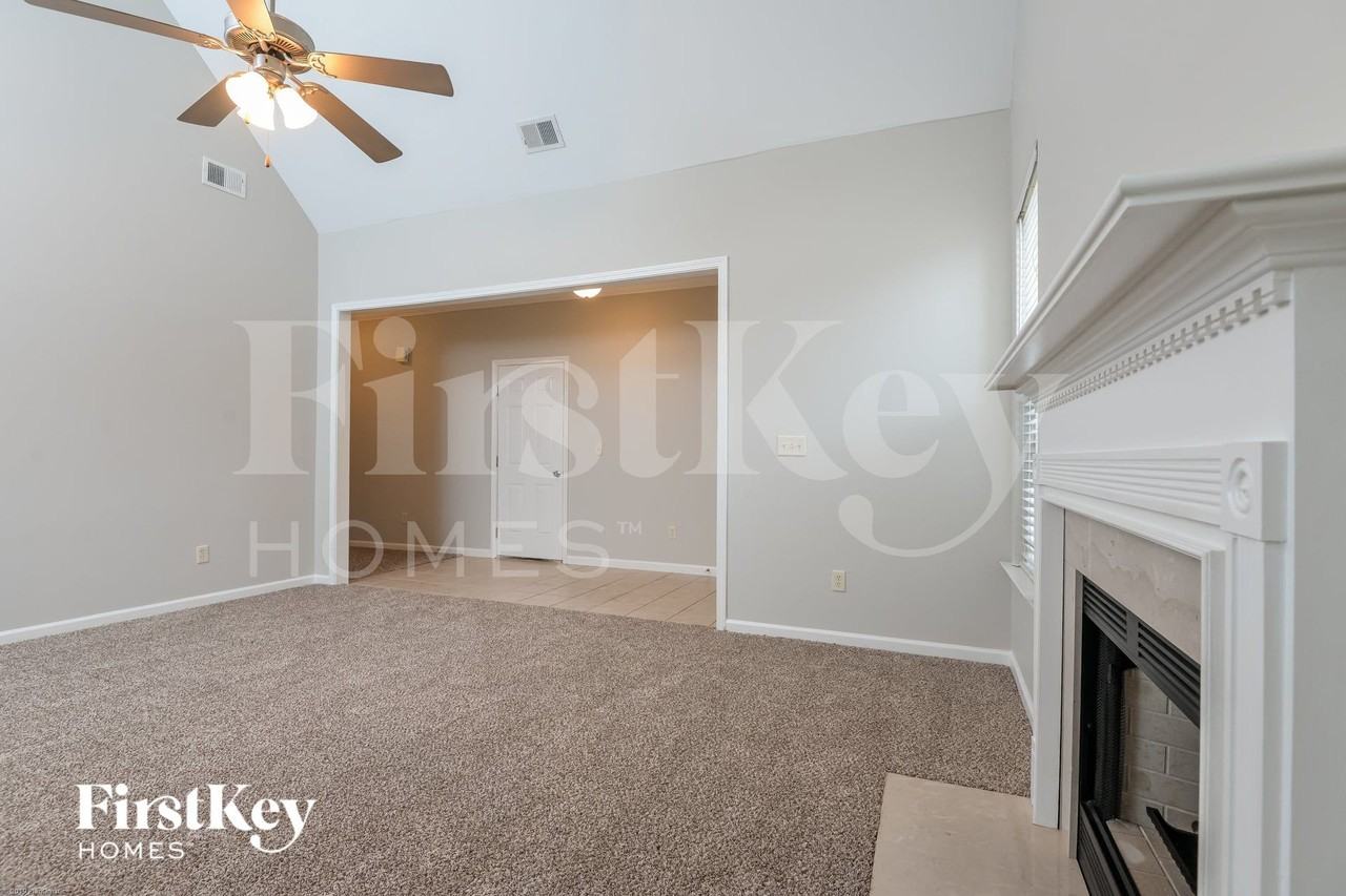 2127 Spaulding Pl - Photo 4 of 15