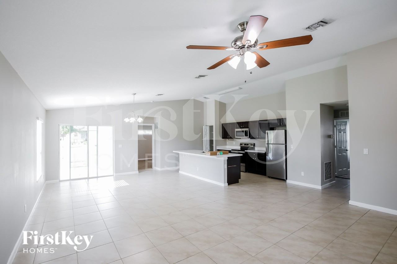 1497 Sw San Sebastian Ave - Photo 2 of 16