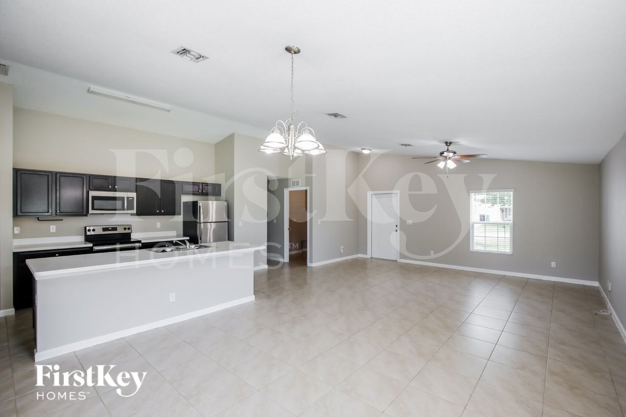 1497 Sw San Sebastian Ave - Photo 4 of 16