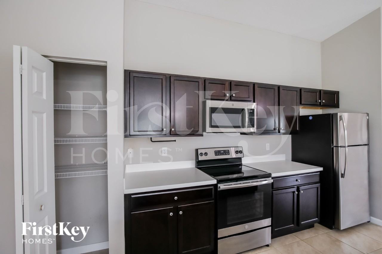 1497 Sw San Sebastian Ave - Photo 5 of 16