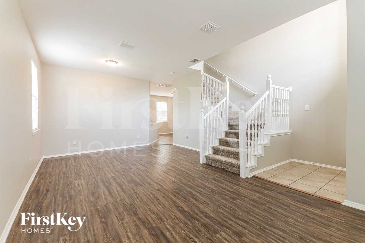 1412 Pine Ridge Rd - Photo 3 of 19
