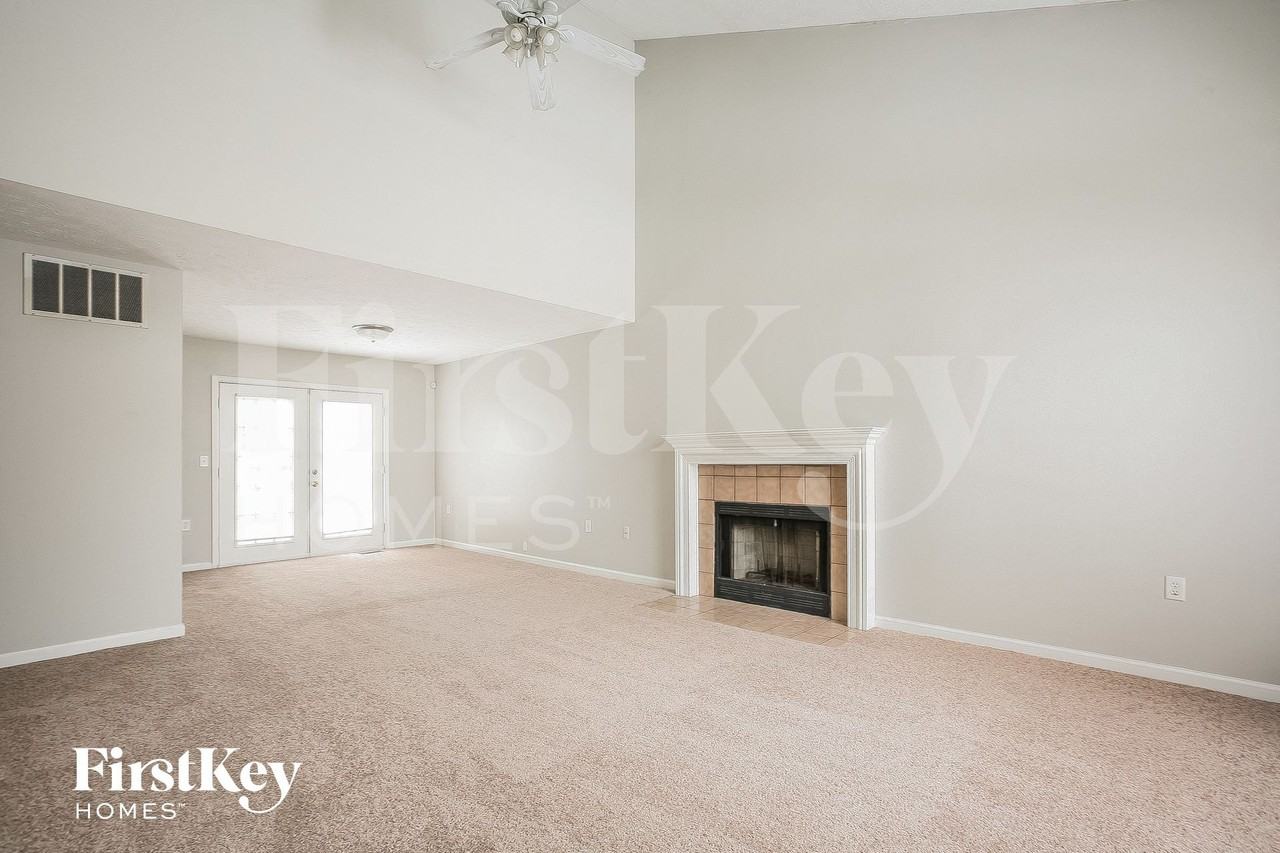 10225 Park Stream Dr - Photo 4 of 11