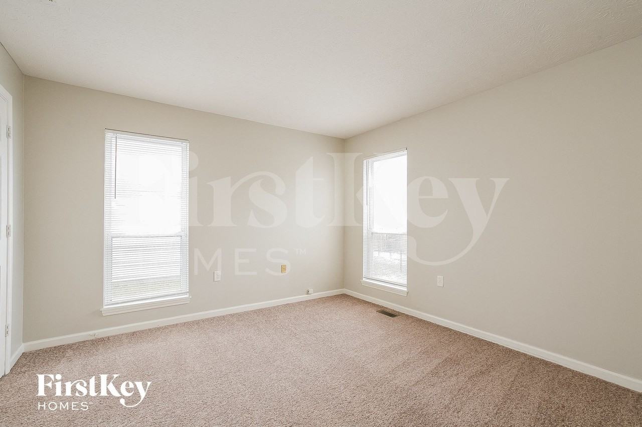 10225 Park Stream Dr - Photo 5 of 11