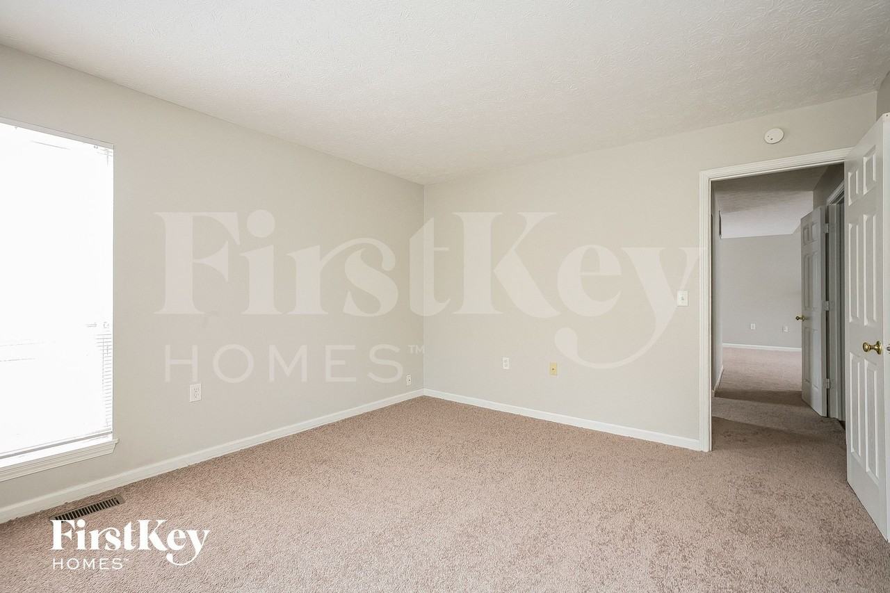 10225 Park Stream Dr - Photo 6 of 11