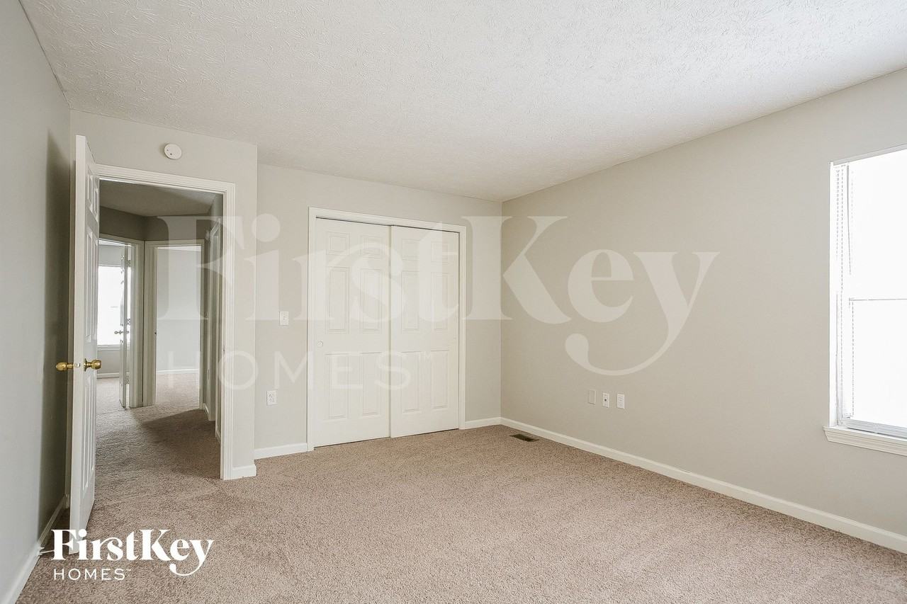 10225 Park Stream Dr - Photo 7 of 11