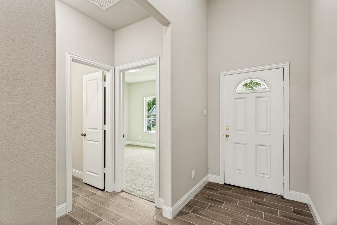 5520 Goodman Ave - Photo 4 of 27