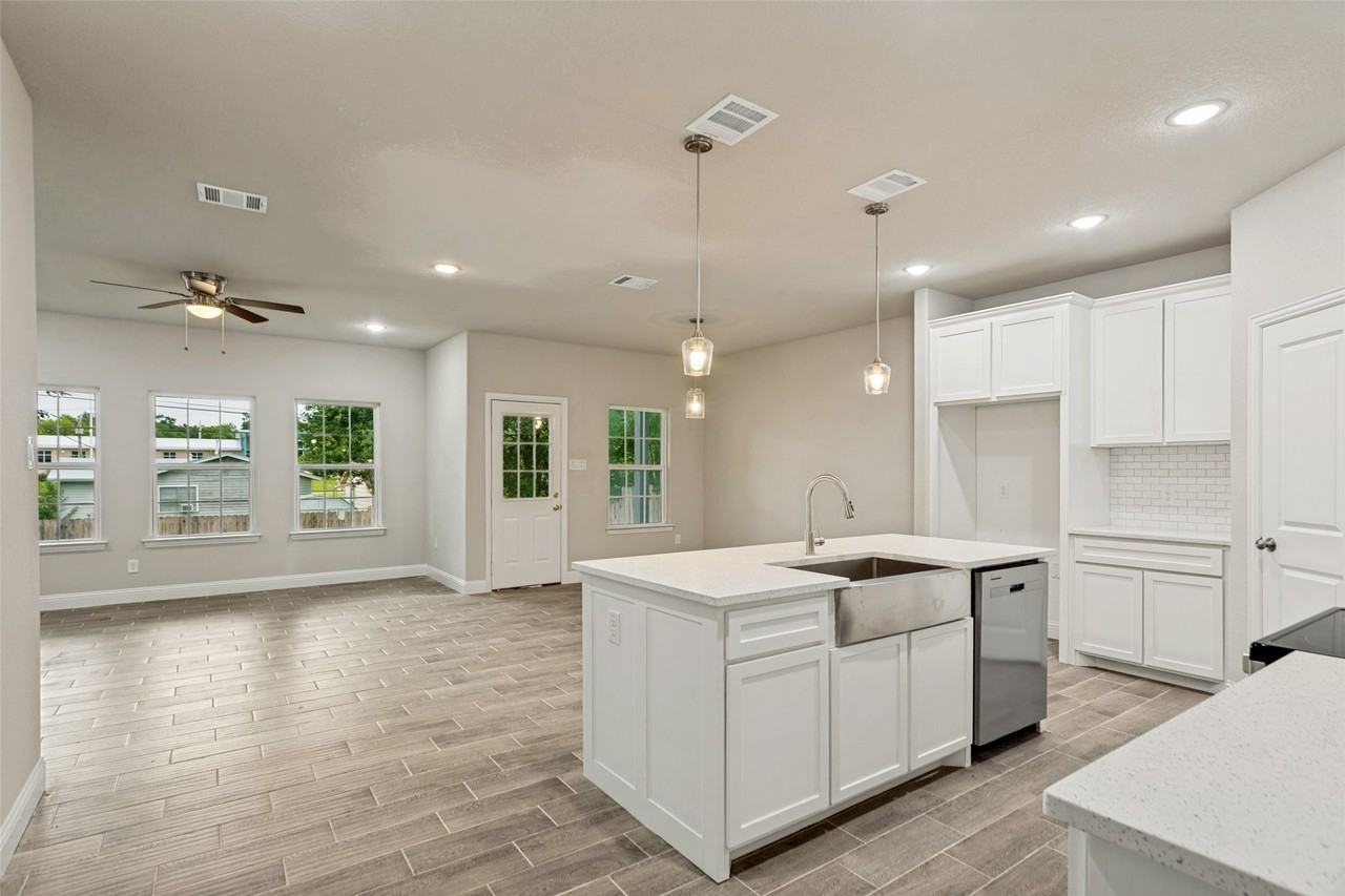 5520 Goodman Ave - Photo 5 of 27