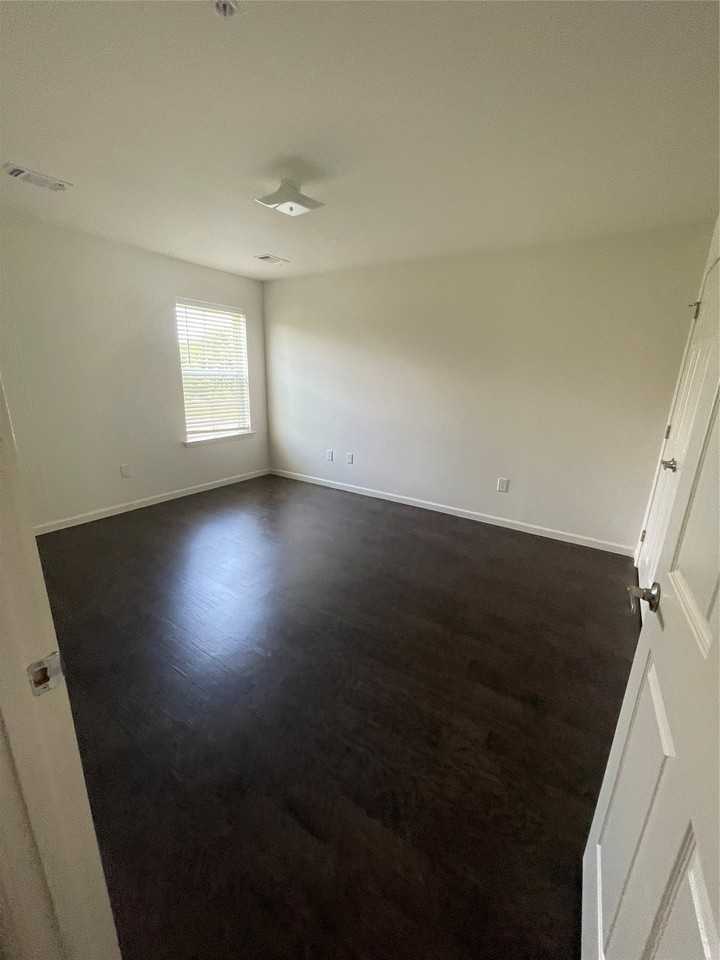 1119 Martin Luther King St #103 - Photo 5 of 9