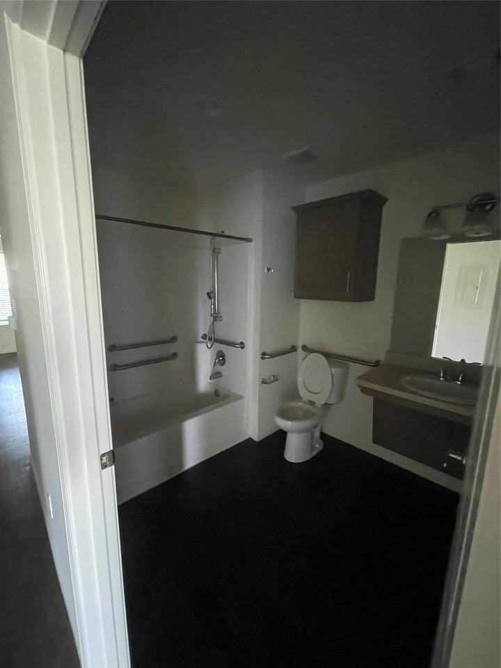 1119 Martin Luther King St #103 - Photo 6 of 9