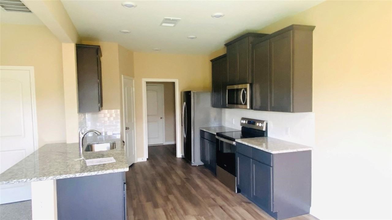 261 Moonstone Way - Photo 3 of 9
