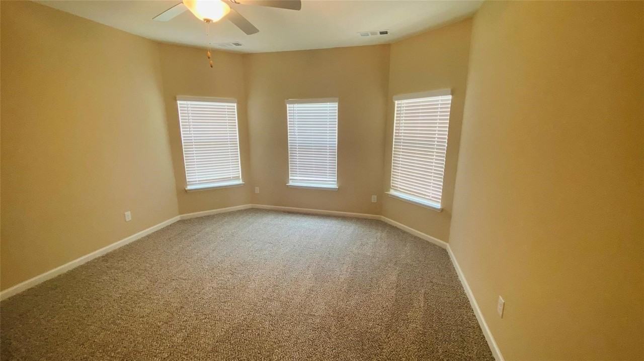 261 Moonstone Way - Photo 4 of 9