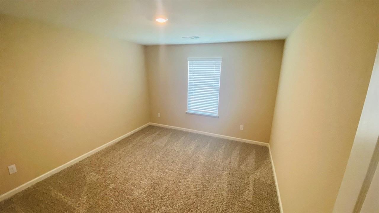 261 Moonstone Way - Photo 5 of 9