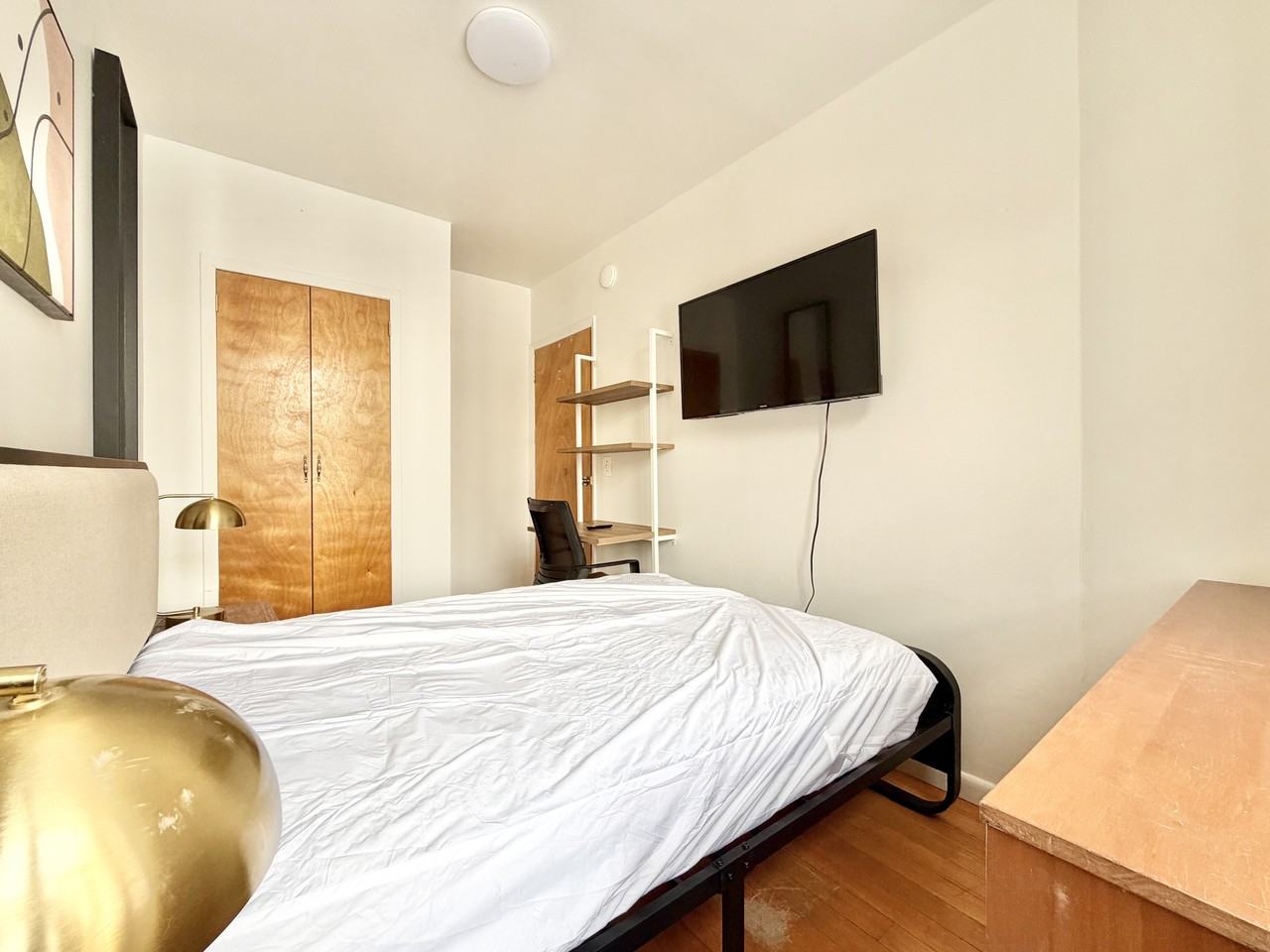 Private Bedroom in 4 Bedroom/2 Bathroom Home - Photo 3 of 6