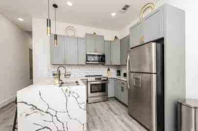 2216 Dyson St - Photo 4 of 13