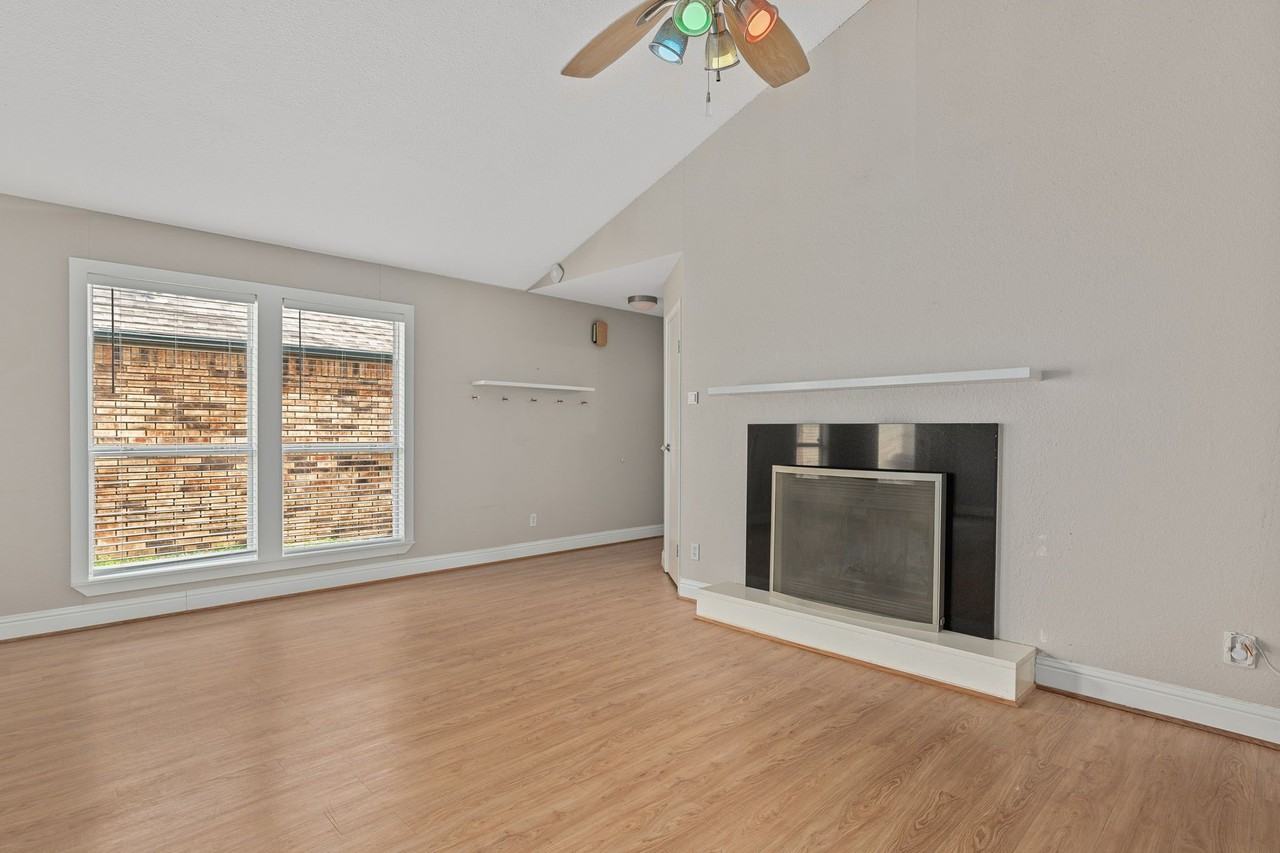 253 Teakwood Ln - Photo 2 of 15