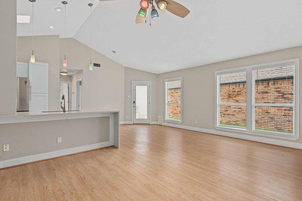 253 Teakwood Ln - Photo 3 of 15