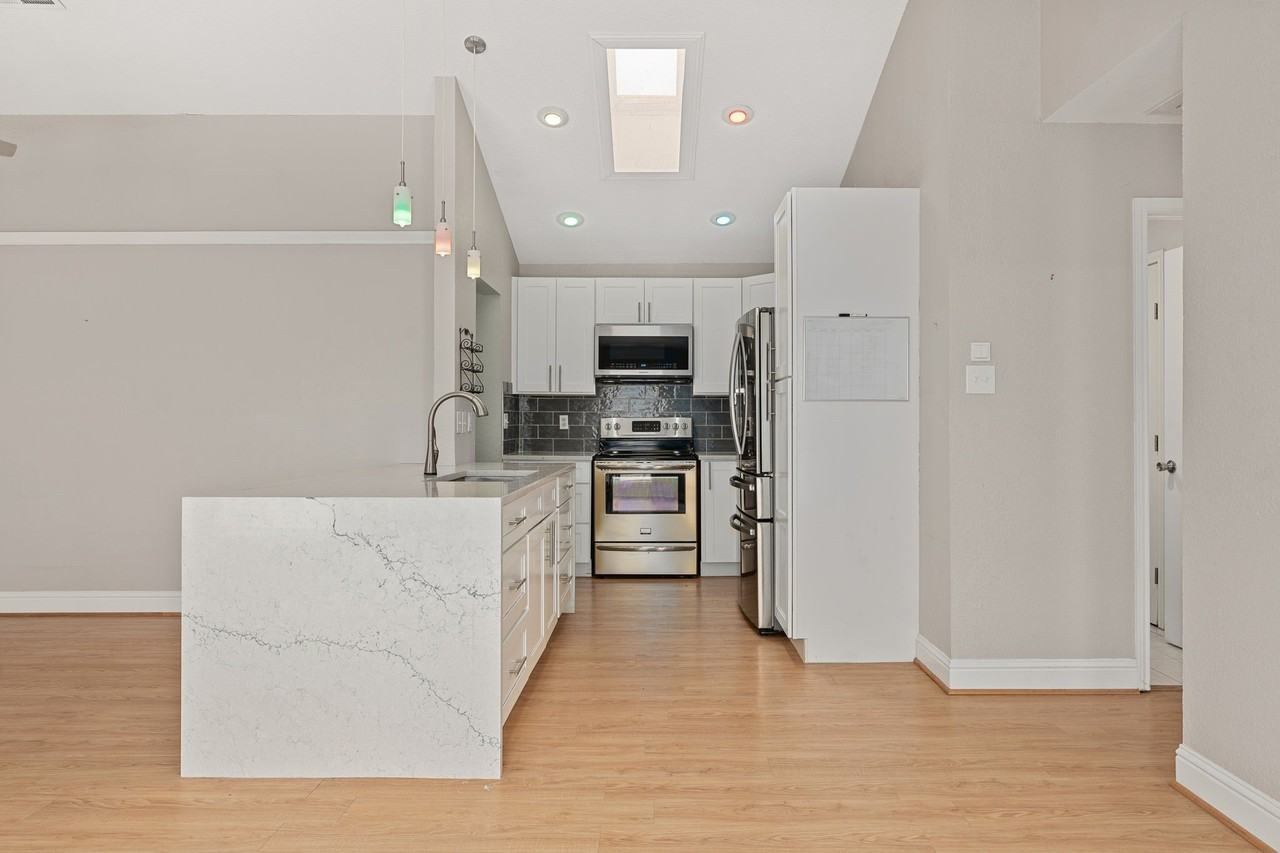 253 Teakwood Ln - Photo 5 of 15