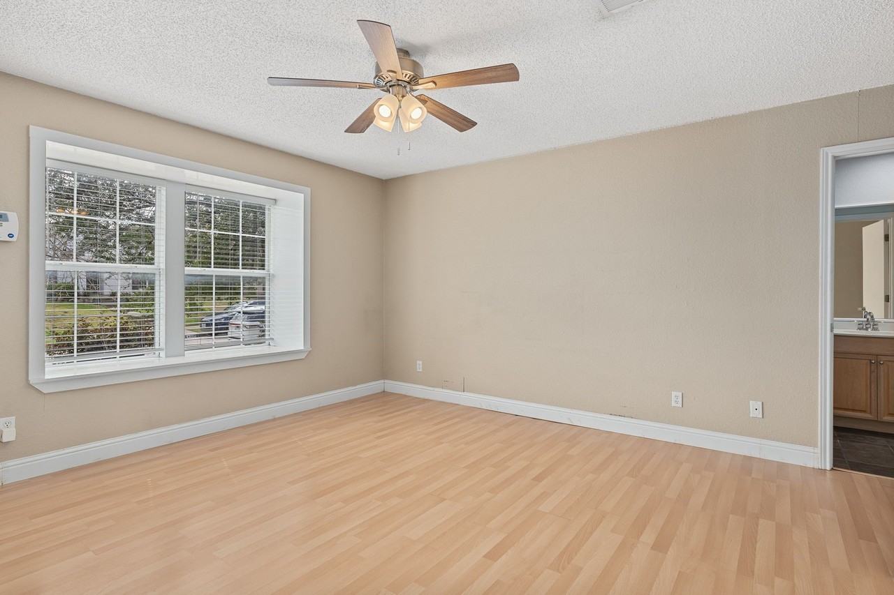 253 Teakwood Ln - Photo 7 of 15