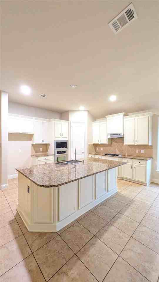 8717 Domingo Dr - Photo 6 of 24