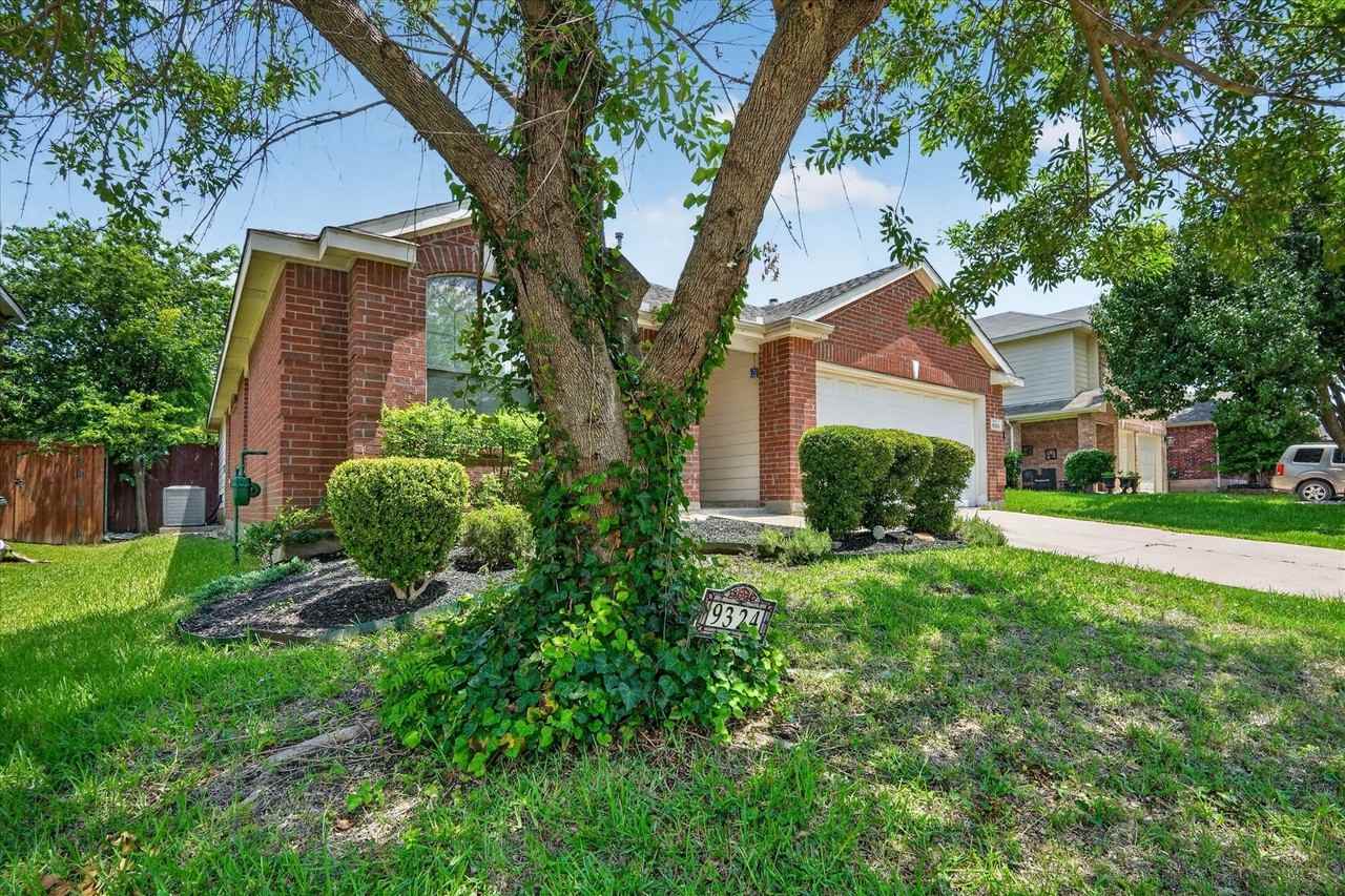 9324 Warren Dr - Photo 2 of 17