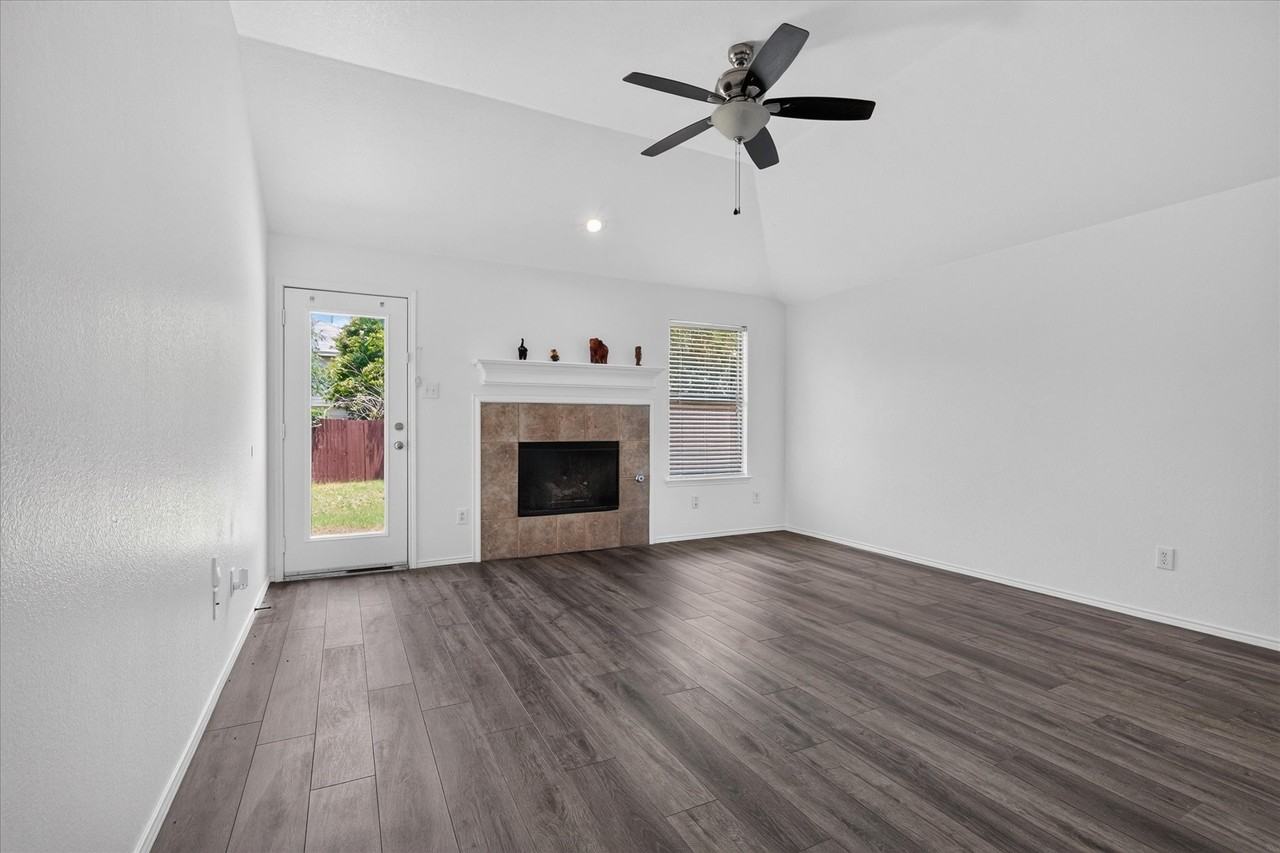 9324 Warren Dr - Photo 3 of 17