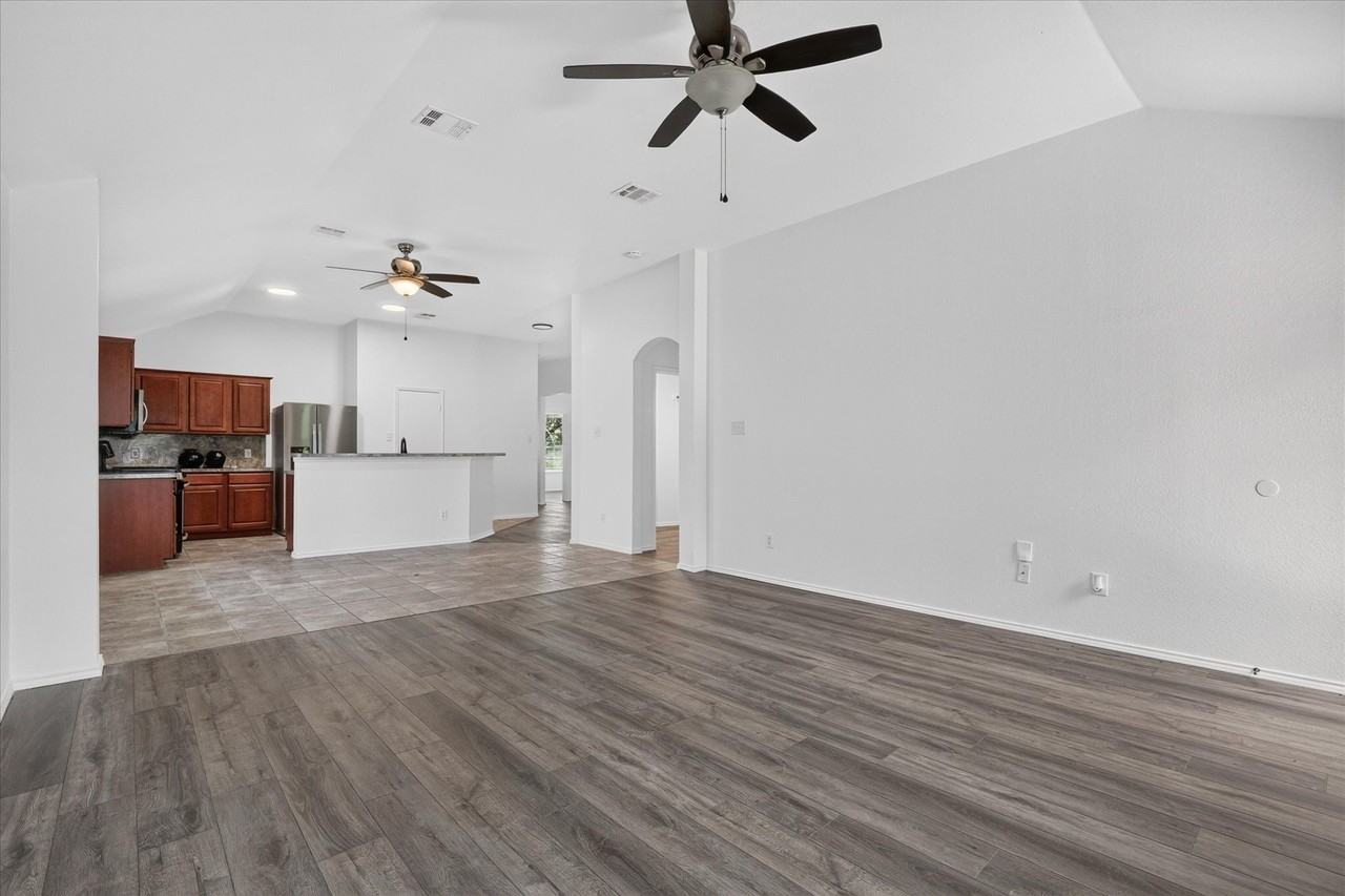 9324 Warren Dr - Photo 4 of 17