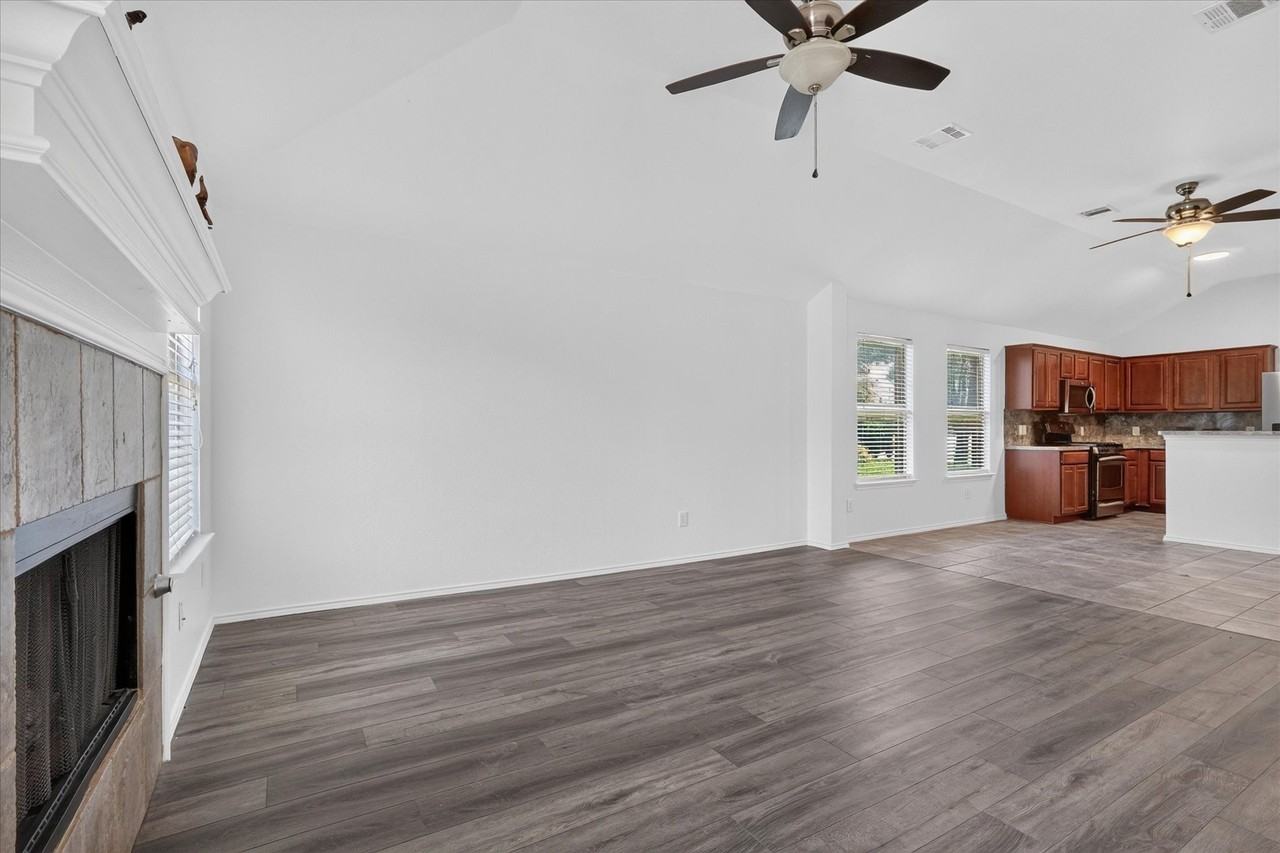 9324 Warren Dr - Photo 6 of 17