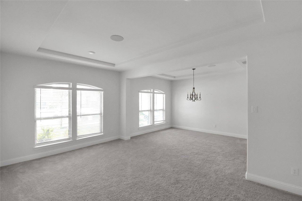 913 Peabody Dr - Photo 4 of 36