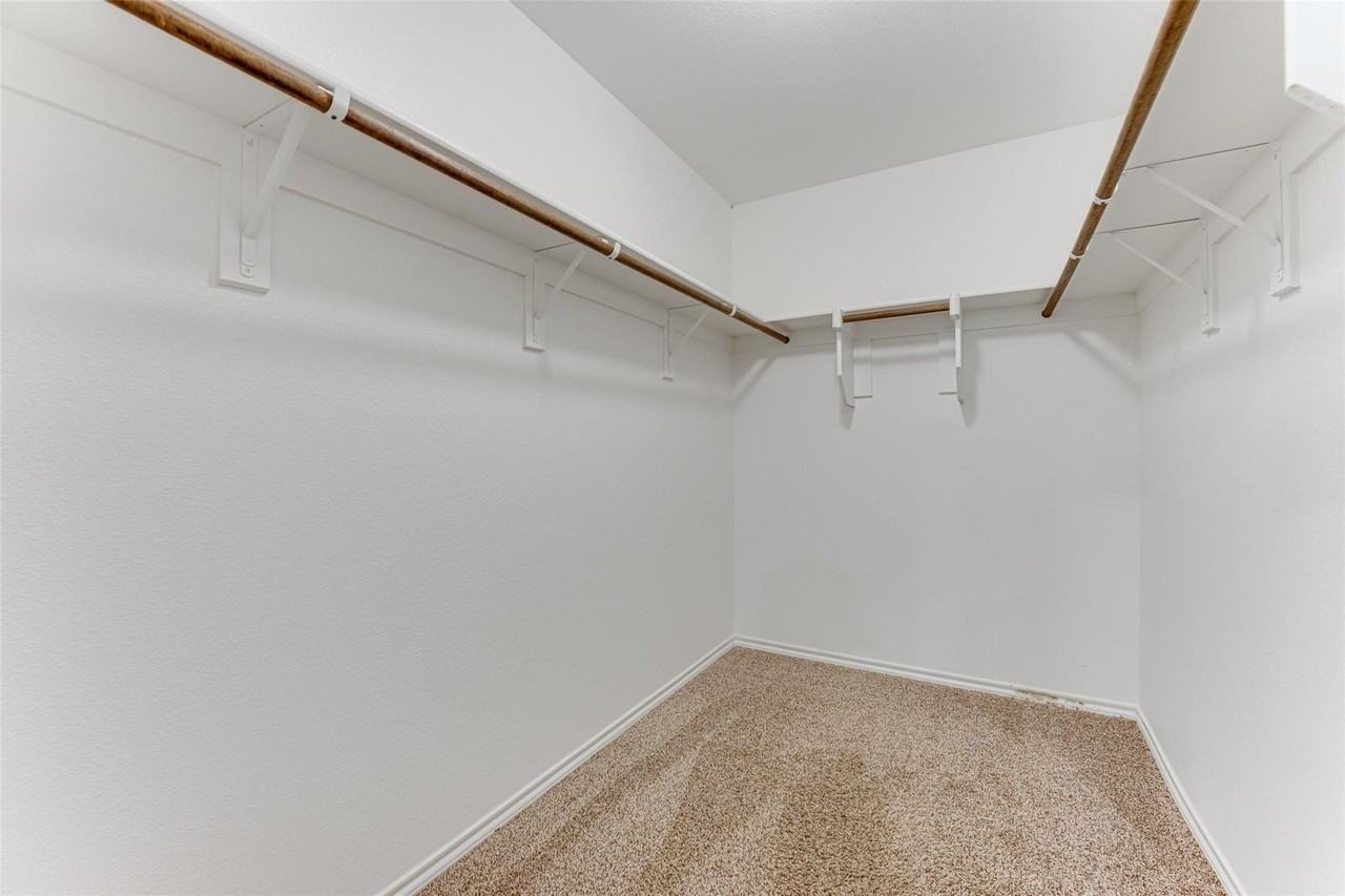 517 Milo Way - Photo 5 of 34