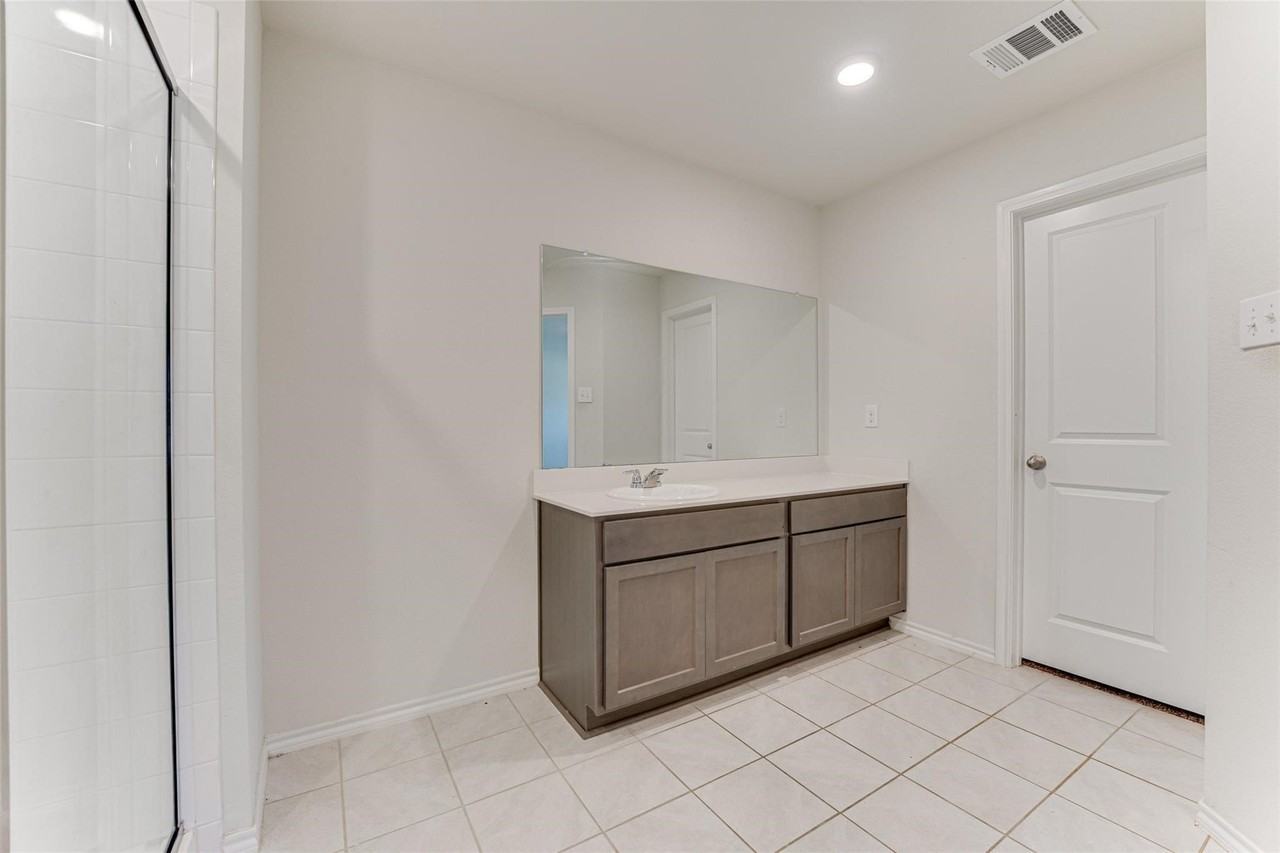 517 Milo Way - Photo 6 of 34