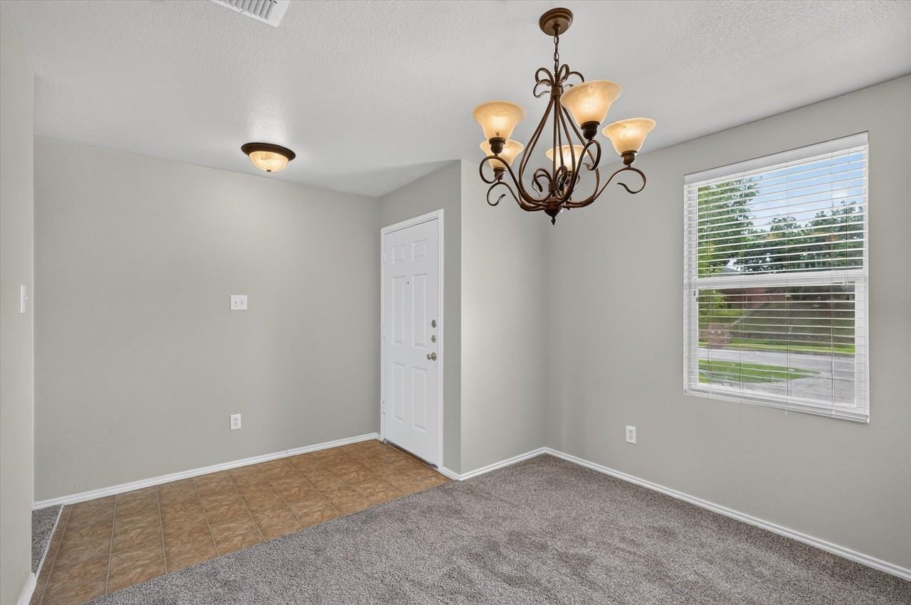 2805 Cameron Way - Photo 2 of 21