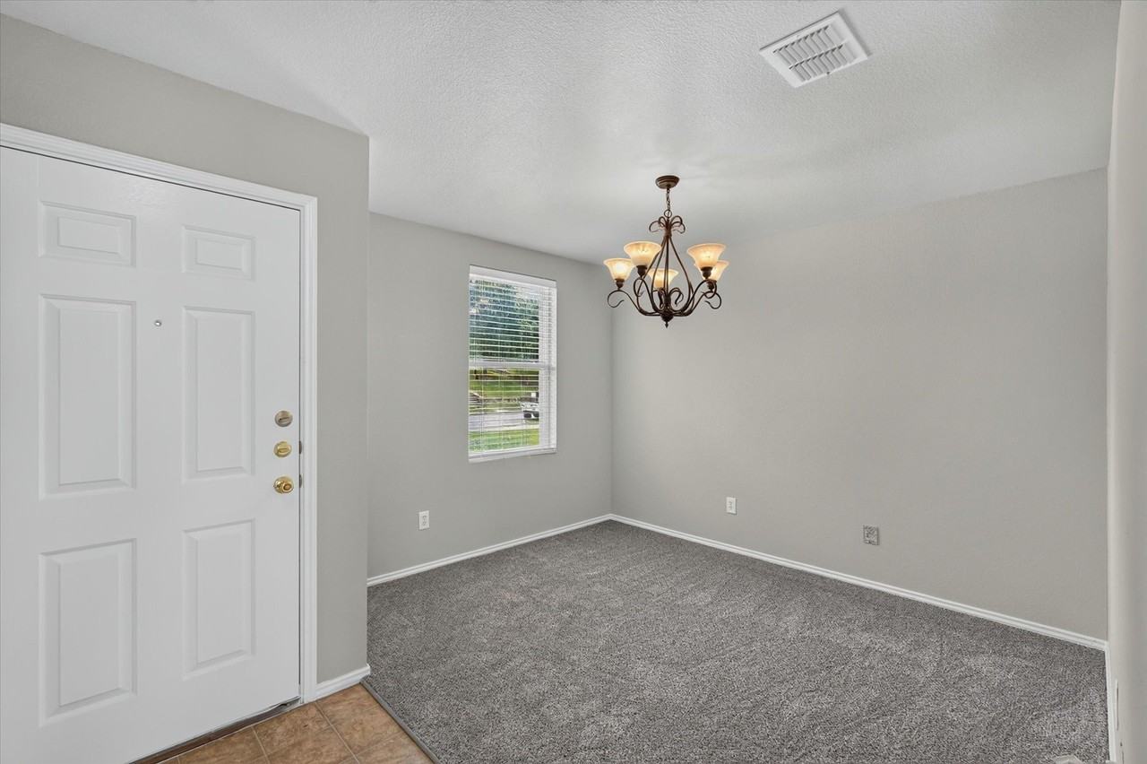 2805 Cameron Way - Photo 3 of 21