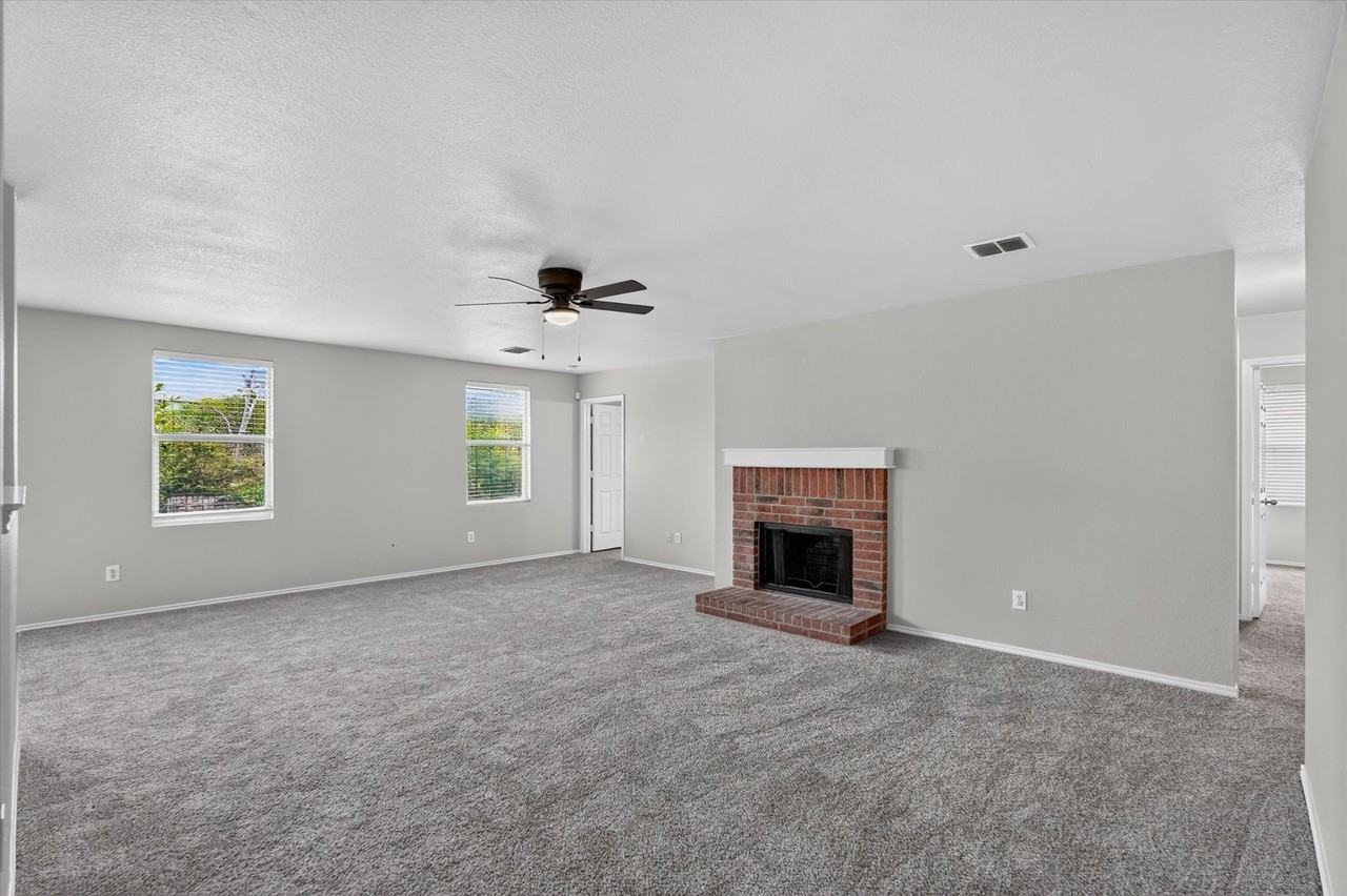 2805 Cameron Way - Photo 4 of 21