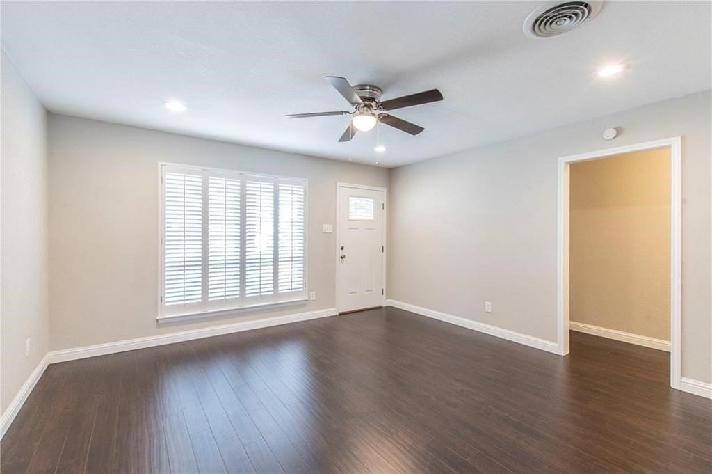 8556 Westfield Dr - Photo 4 of 21