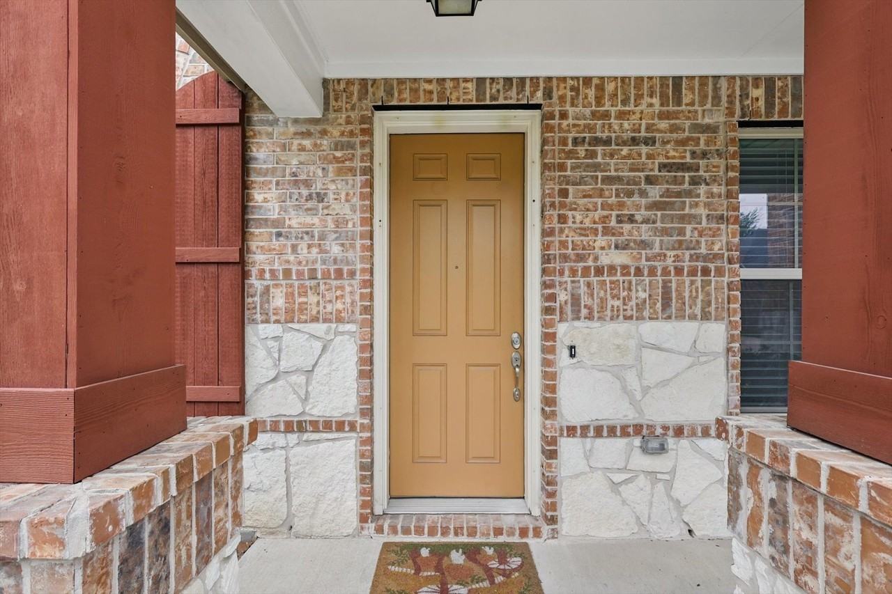 1605 Lisburn Dr - Photo 4 of 30