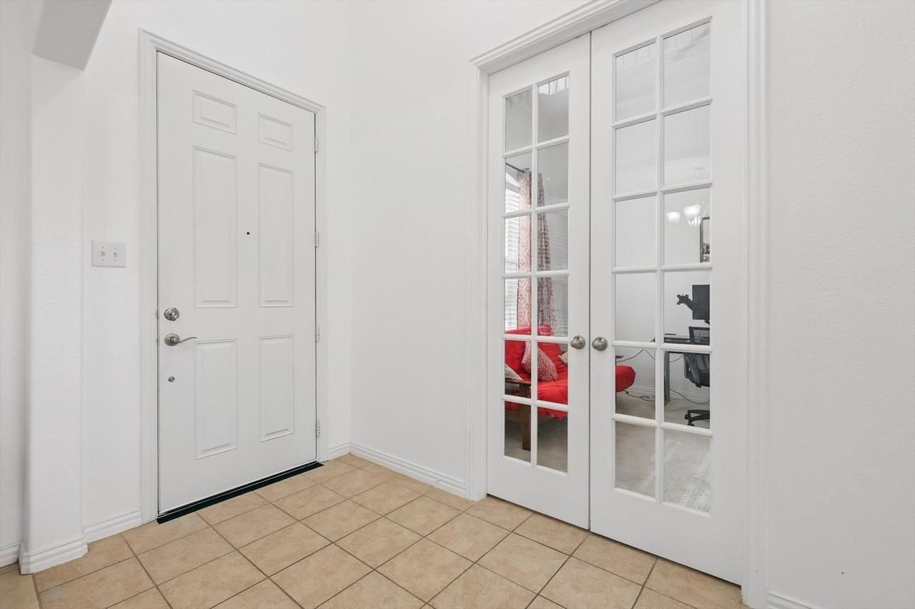 1605 Lisburn Dr - Photo 5 of 30