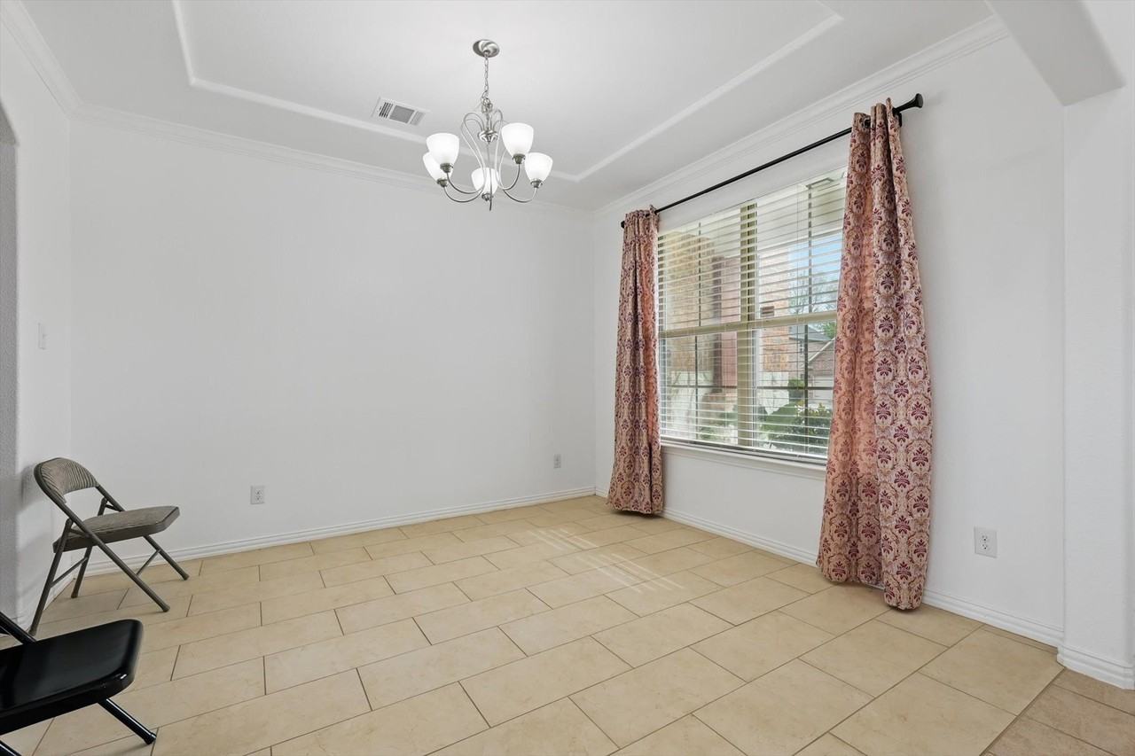 1605 Lisburn Dr - Photo 6 of 30