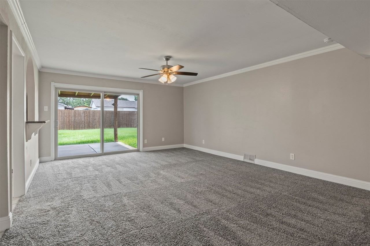 2223 Lockwood Dr - Photo 3 of 39