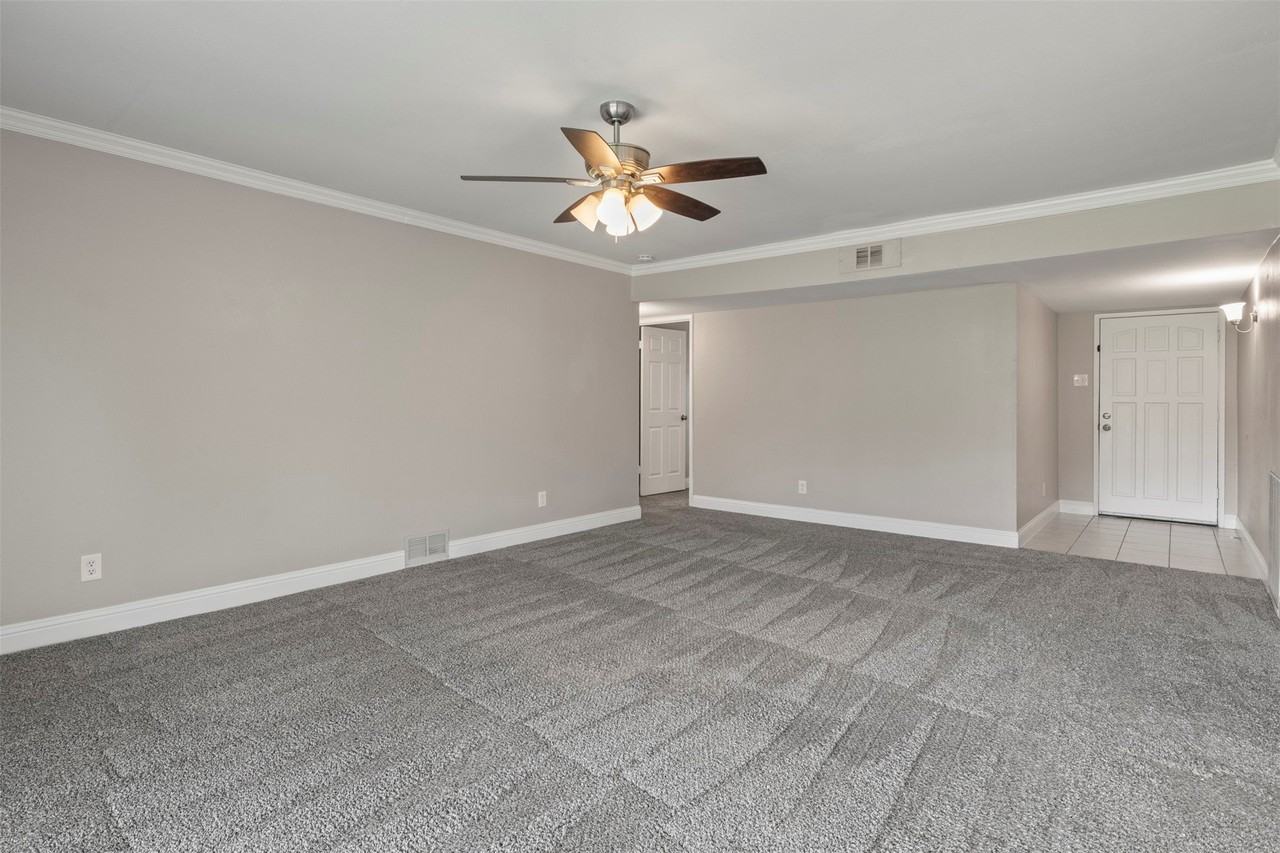 2223 Lockwood Dr - Photo 5 of 39