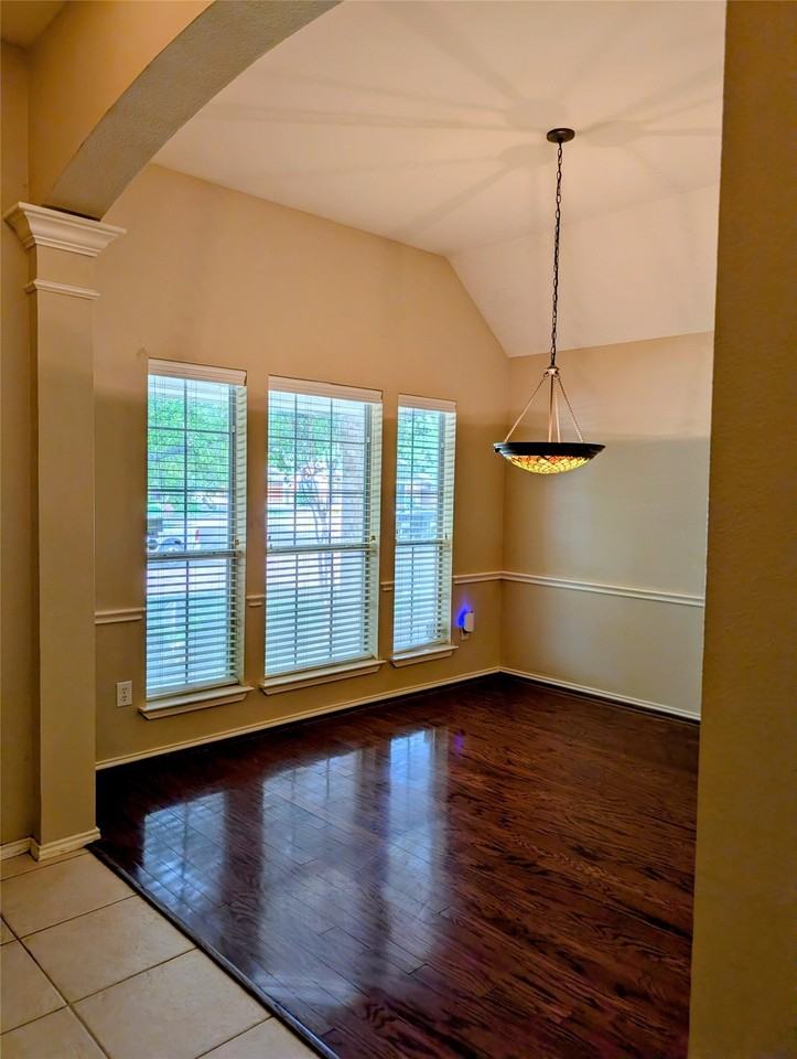 4468 Fountain Ridge Dr - Photo 4 of 23