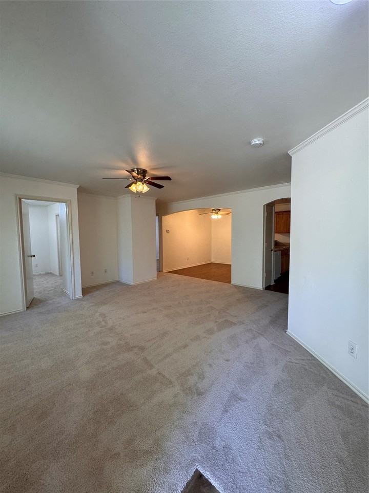 414 N Jackson Ave #A - Photo 4 of 32