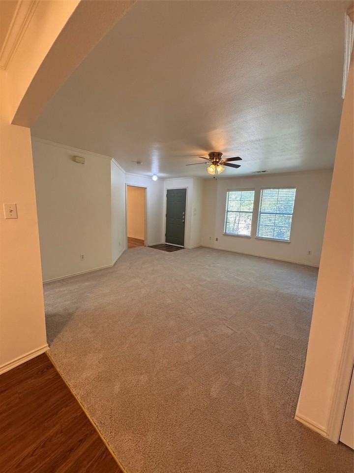 414 N Jackson Ave #A - Photo 7 of 32