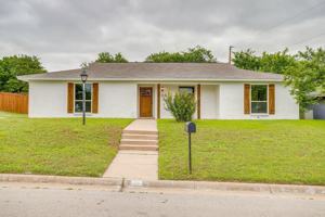 featured image of 220 Rolling Hills Dr
