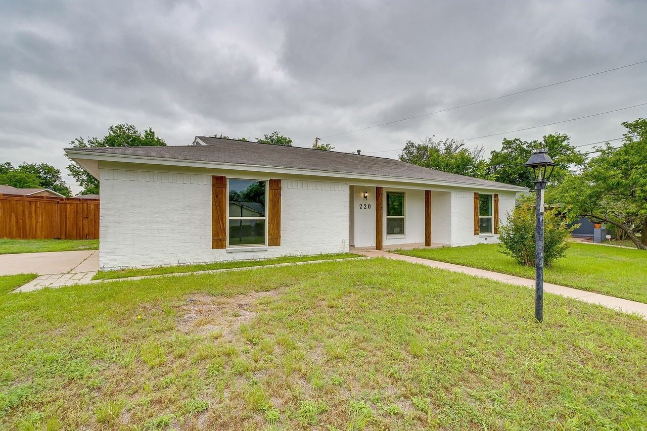 220 Rolling Hills Dr - Photo 2 of 40