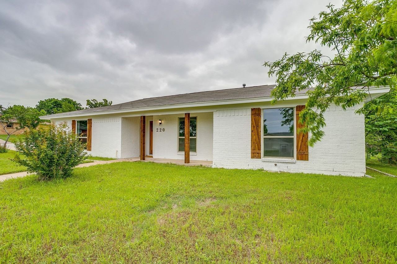 220 Rolling Hills Dr - Photo 3 of 40
