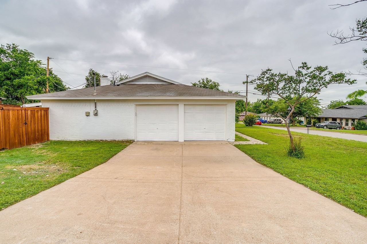 220 Rolling Hills Dr - Photo 4 of 40