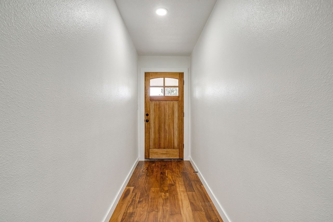 220 Rolling Hills Dr - Photo 6 of 40