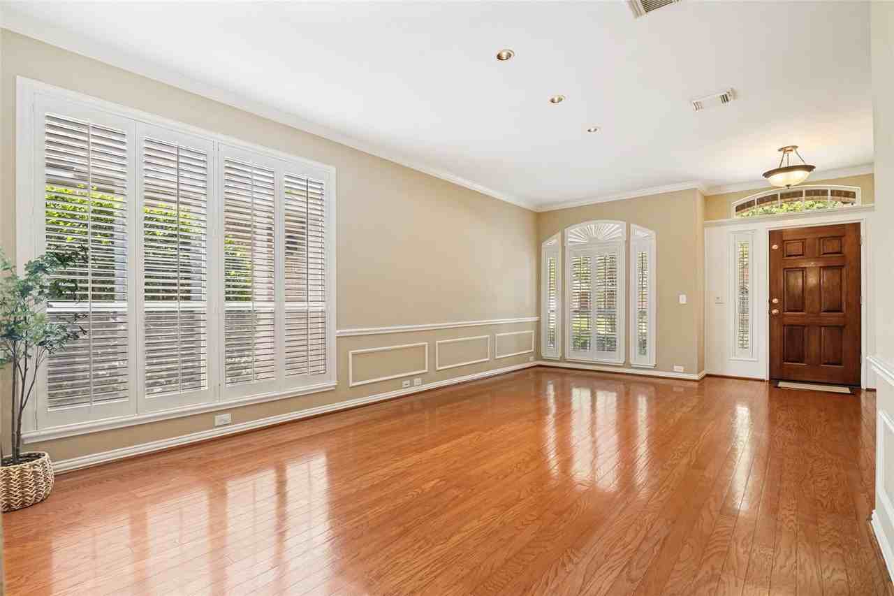 18648 Gibbons Dr - Photo 5 of 25